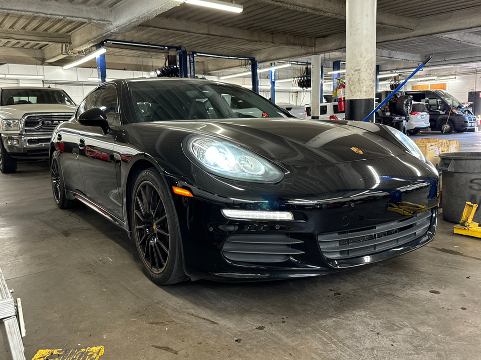 2016 Porsche Panamera 4 14