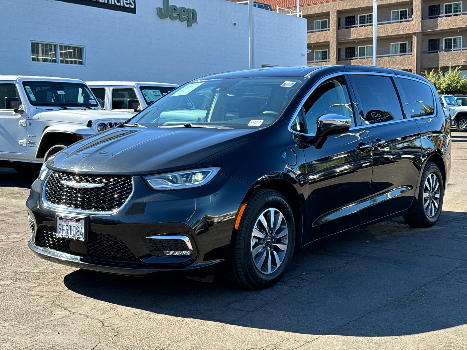 2023 Chrysler Pacifica Hybrid Limited 4