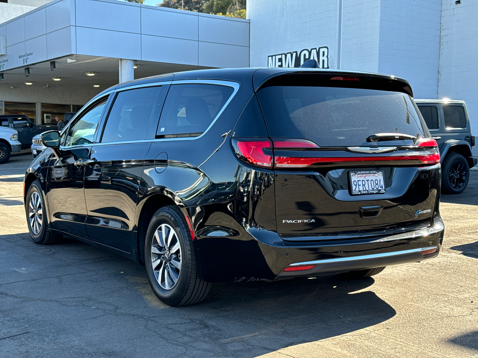 2023 Chrysler Pacifica Hybrid Limited 10