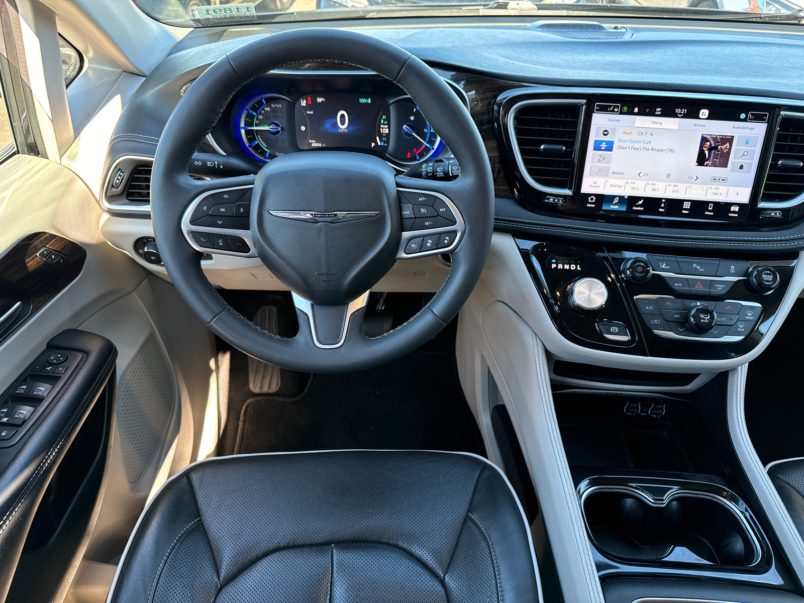 2023 Chrysler Pacifica Hybrid Limited 22