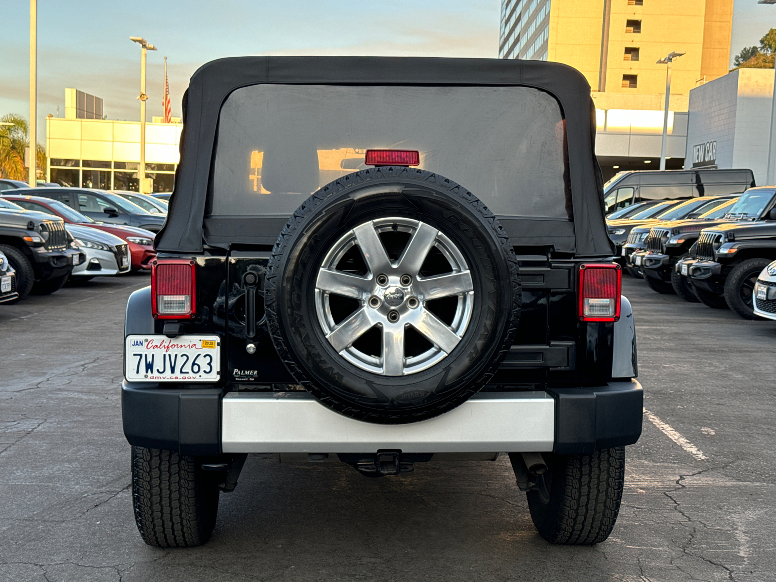 2012 Jeep Wrangler Unlimited Sahara 9