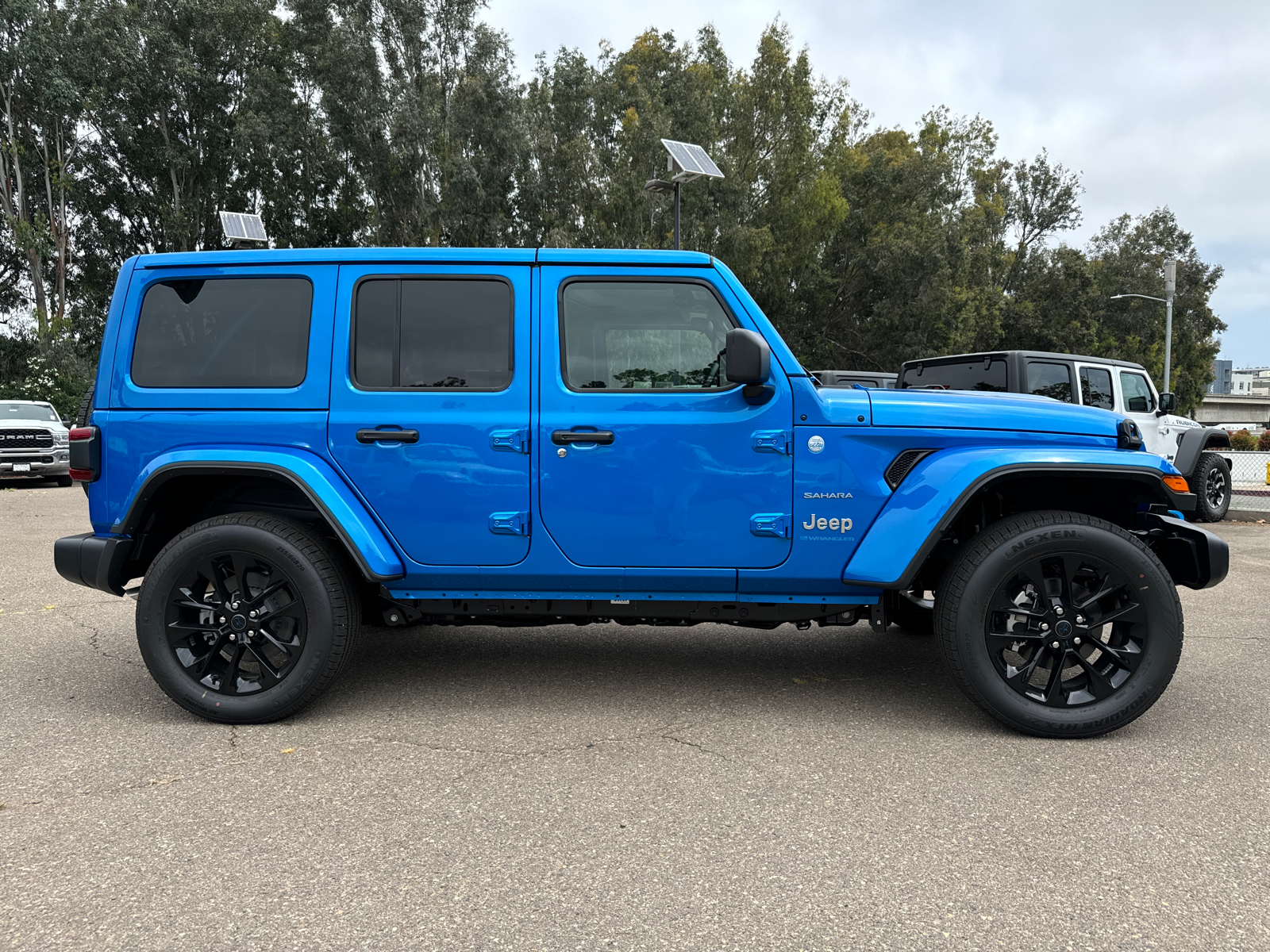 2024 Jeep Wrangler Sahara 4xe 9