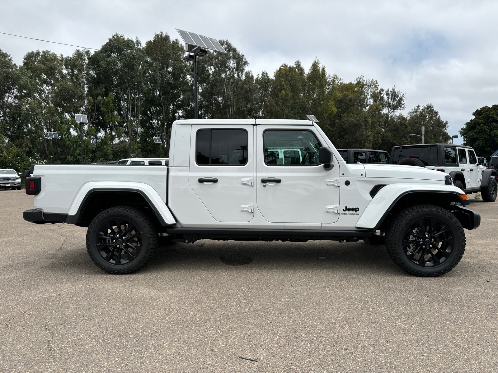 2024 Jeep Gladiator Sport 18