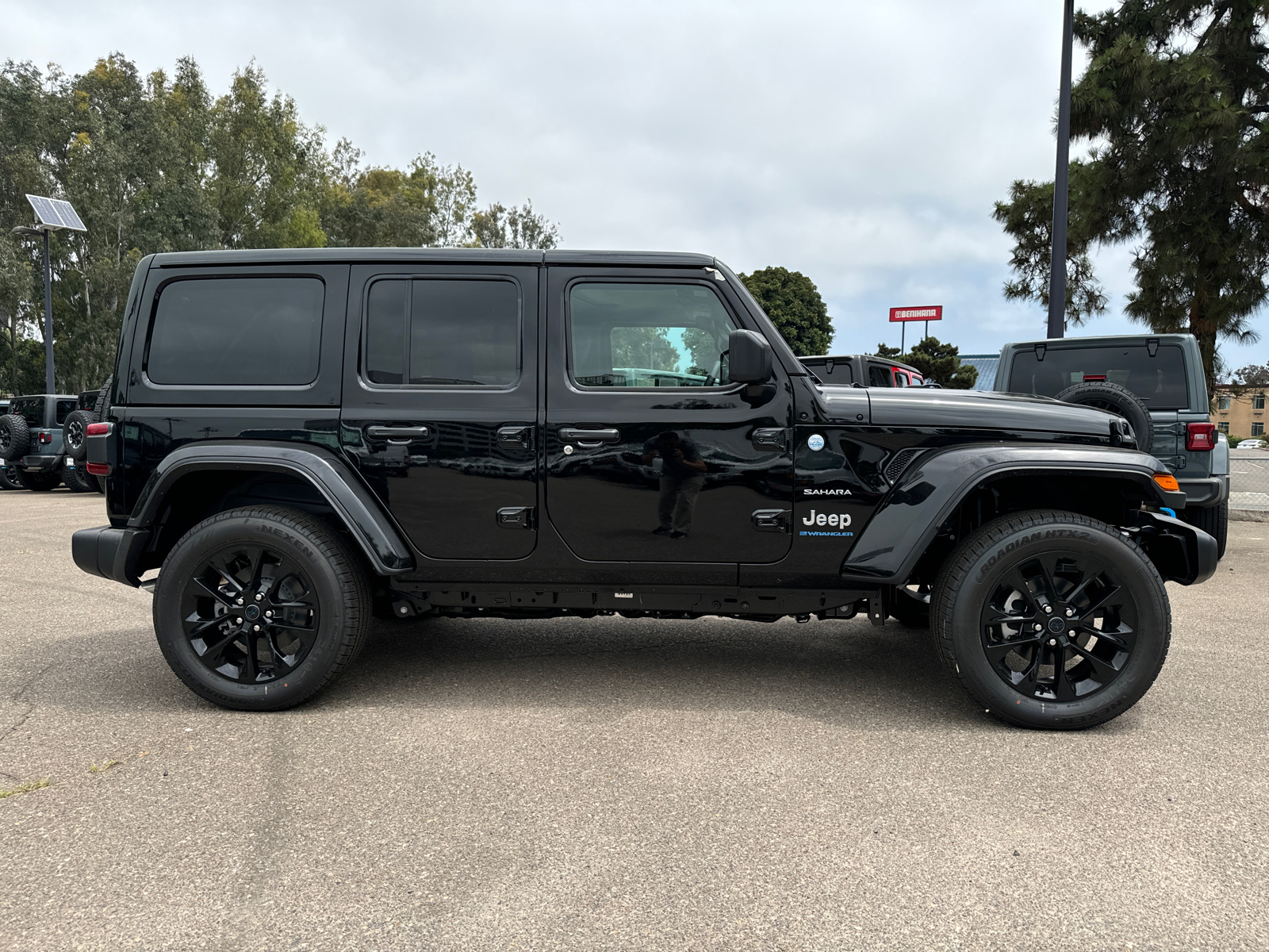 2024 Jeep Wrangler Sahara 4xe 9