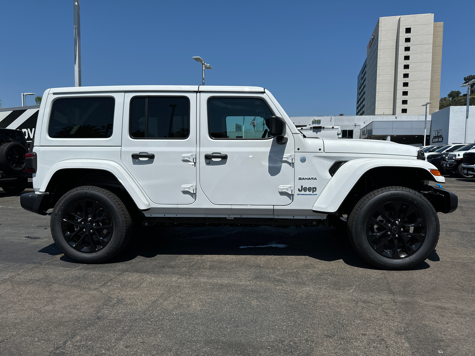 2024 Jeep Wrangler Sahara 4xe 9