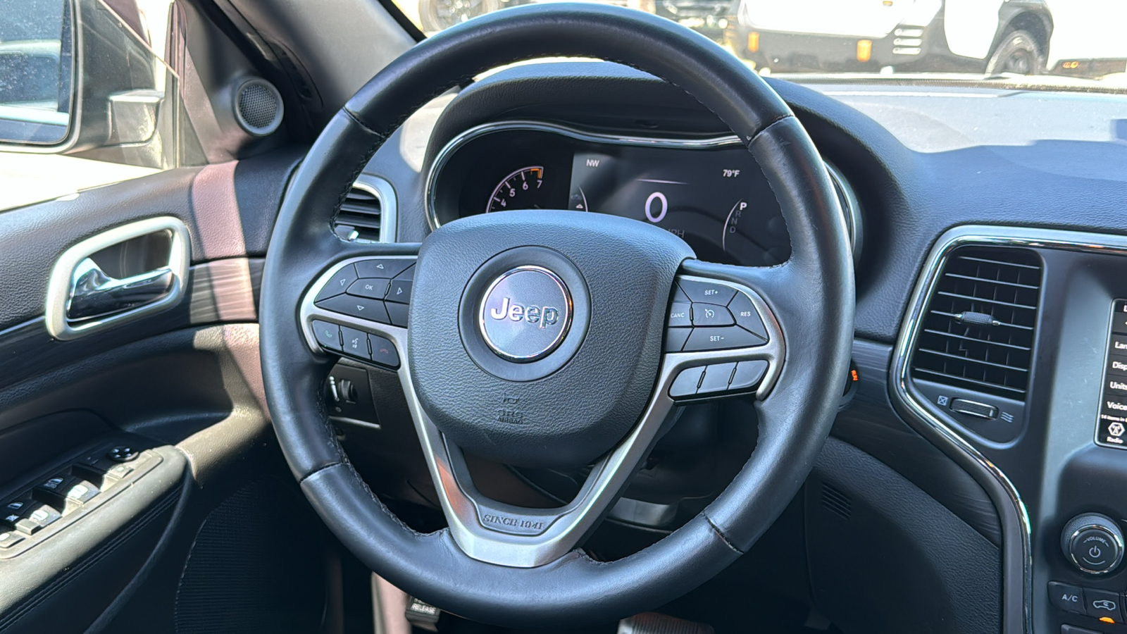 2021 Jeep Grand Cherokee Laredo E 24