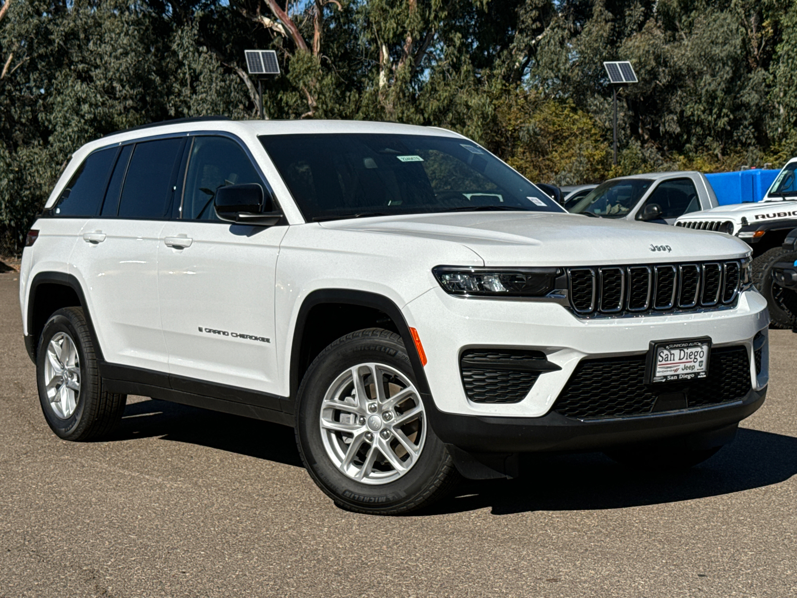 2024 Jeep Grand Cherokee Laredo 2