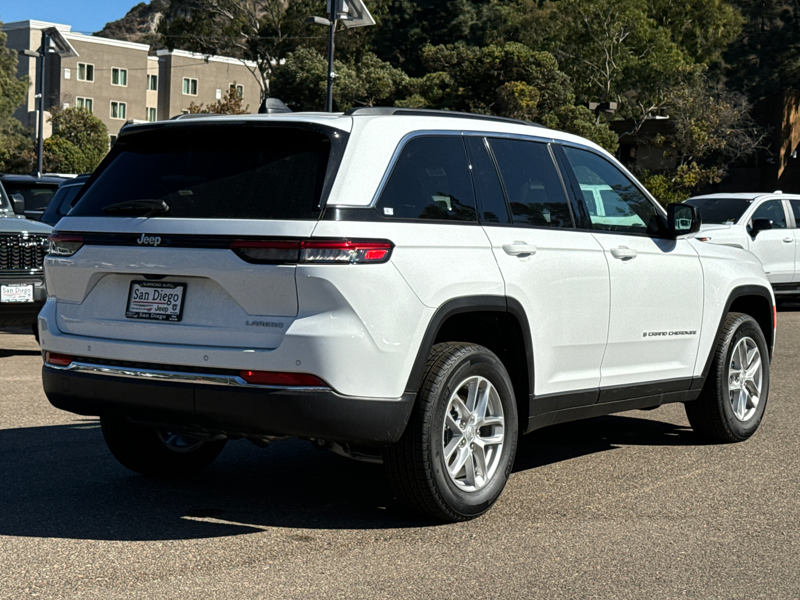 2024 Jeep Grand Cherokee Laredo 8