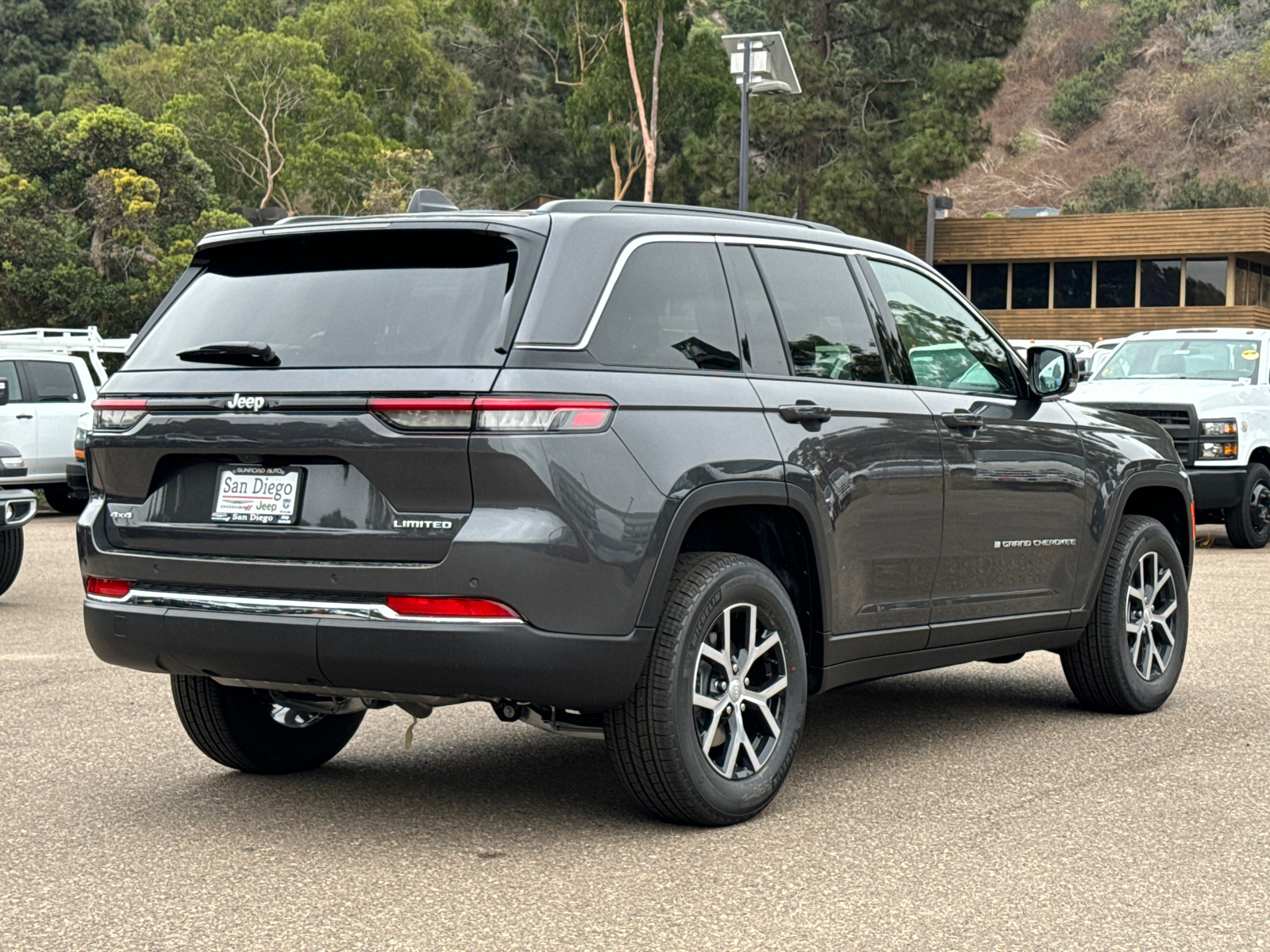 2025 Jeep Grand Cherokee Limited 8