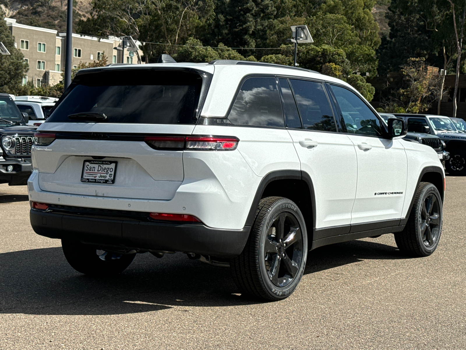 2025 Jeep Grand Cherokee Altitude 8