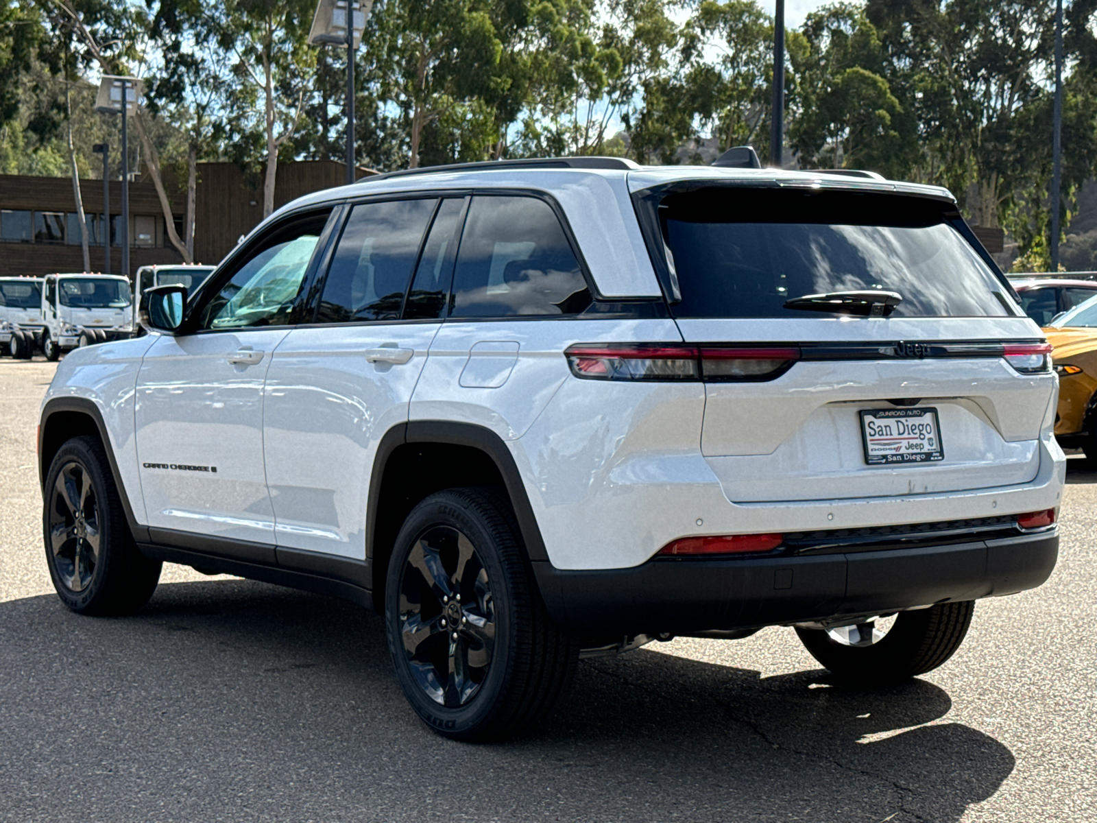 2025 Jeep Grand Cherokee Altitude 10