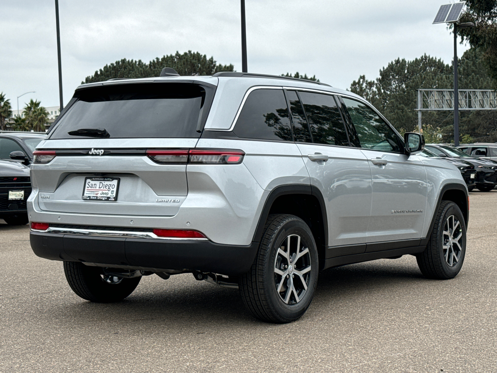 2025 Jeep Grand Cherokee Limited 8