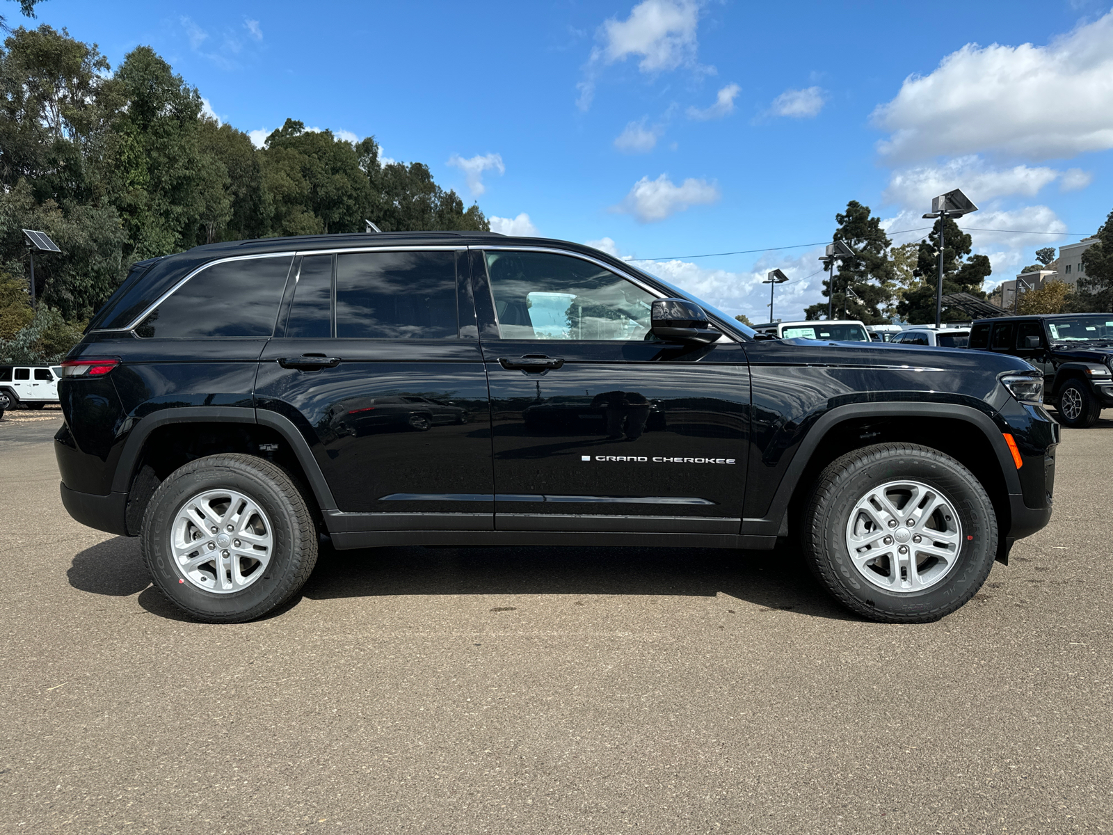 2025 Jeep Grand Cherokee Laredo 7