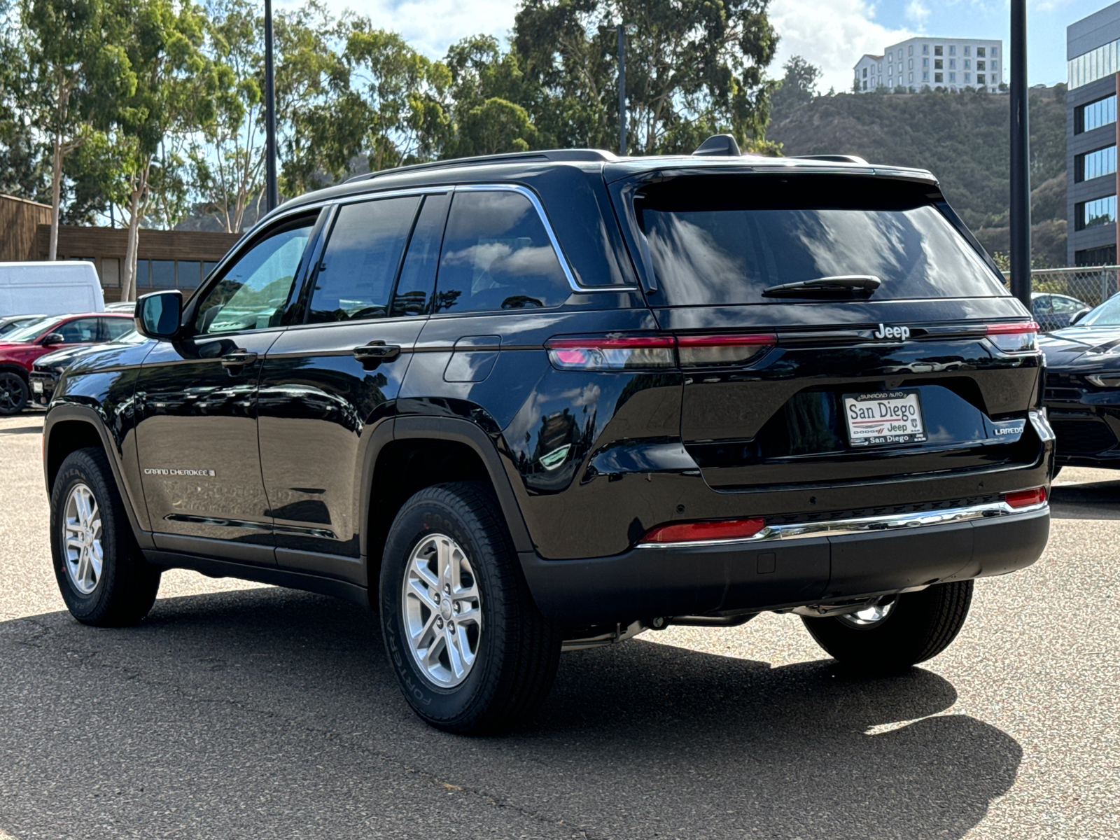 2025 Jeep Grand Cherokee Laredo 10