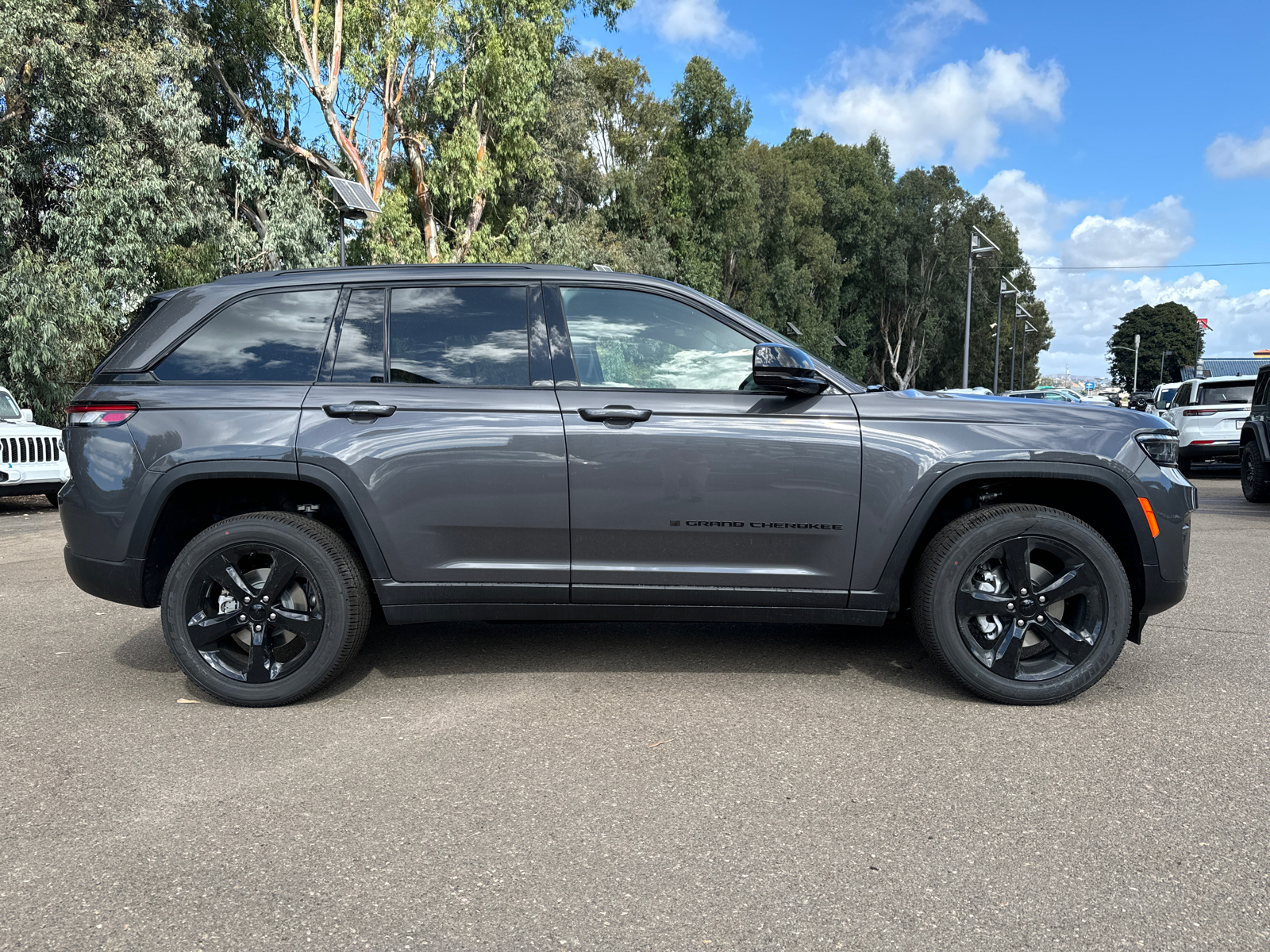 2025 Jeep Grand Cherokee Altitude 6