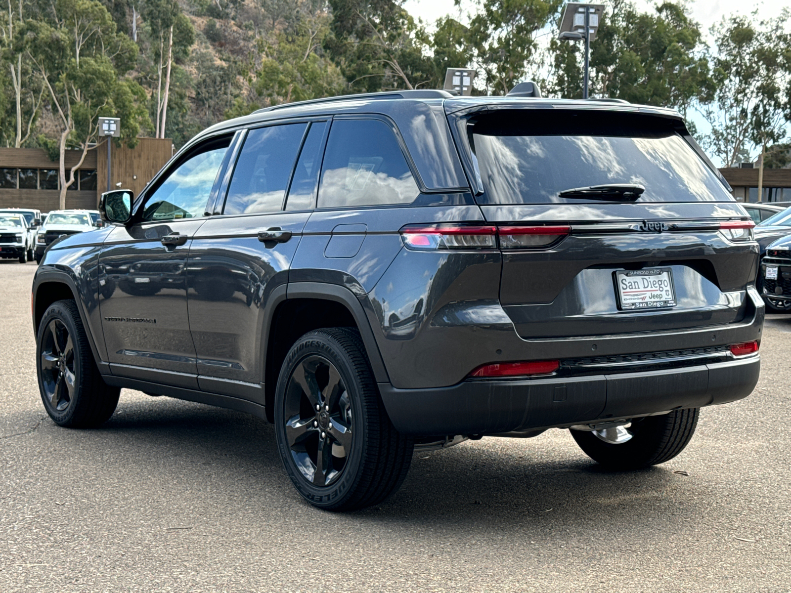 2025 Jeep Grand Cherokee Altitude 9