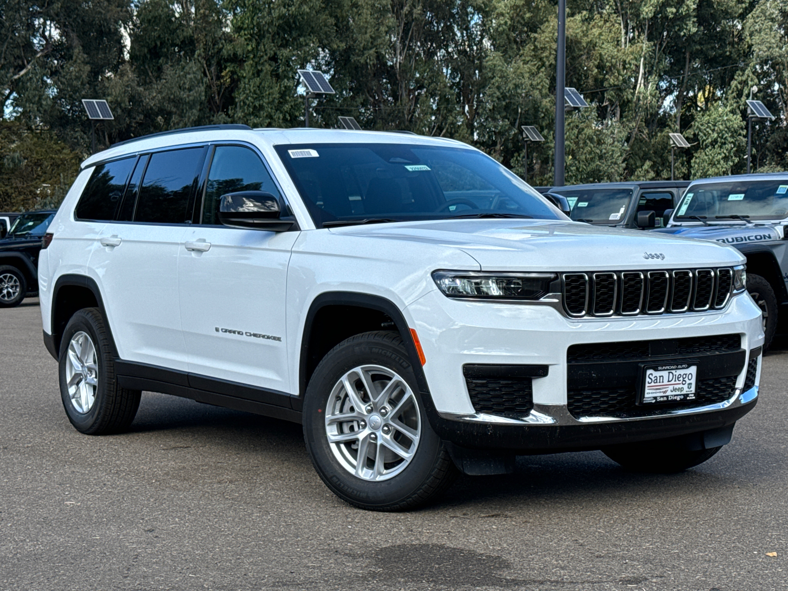 2025 Jeep Grand Cherokee L Laredo 2