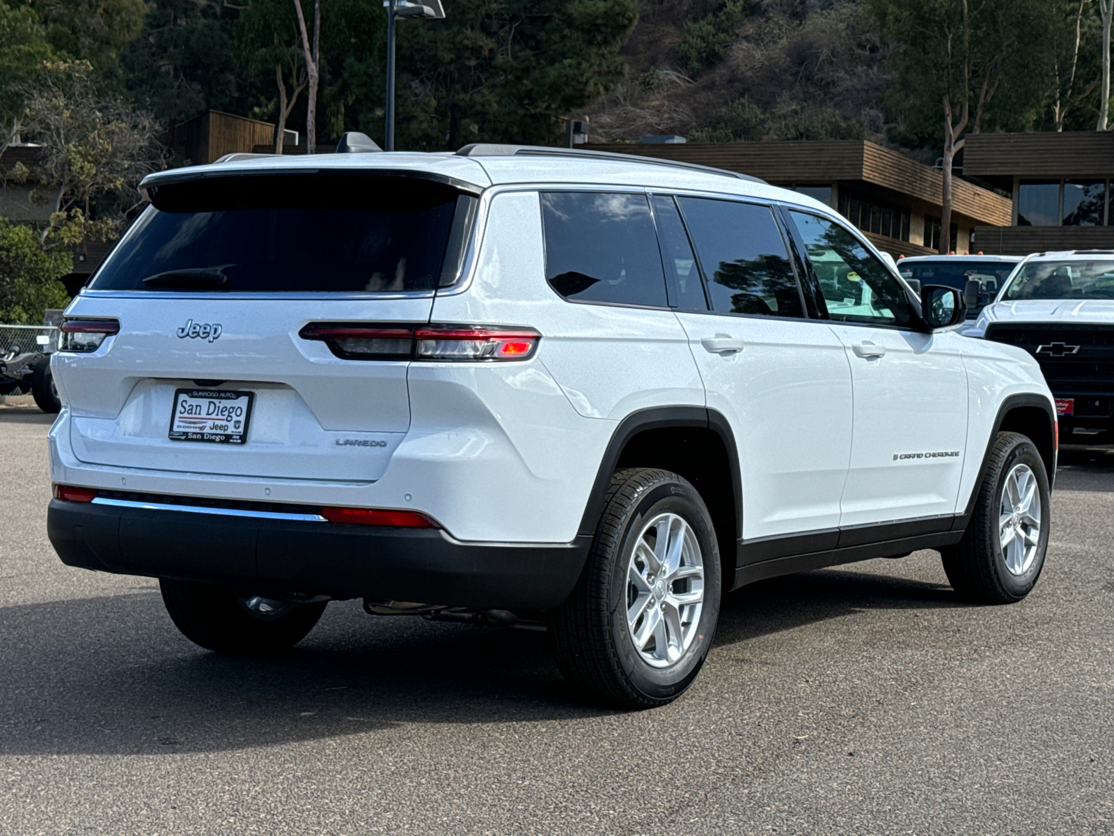 2025 Jeep Grand Cherokee L Laredo 8