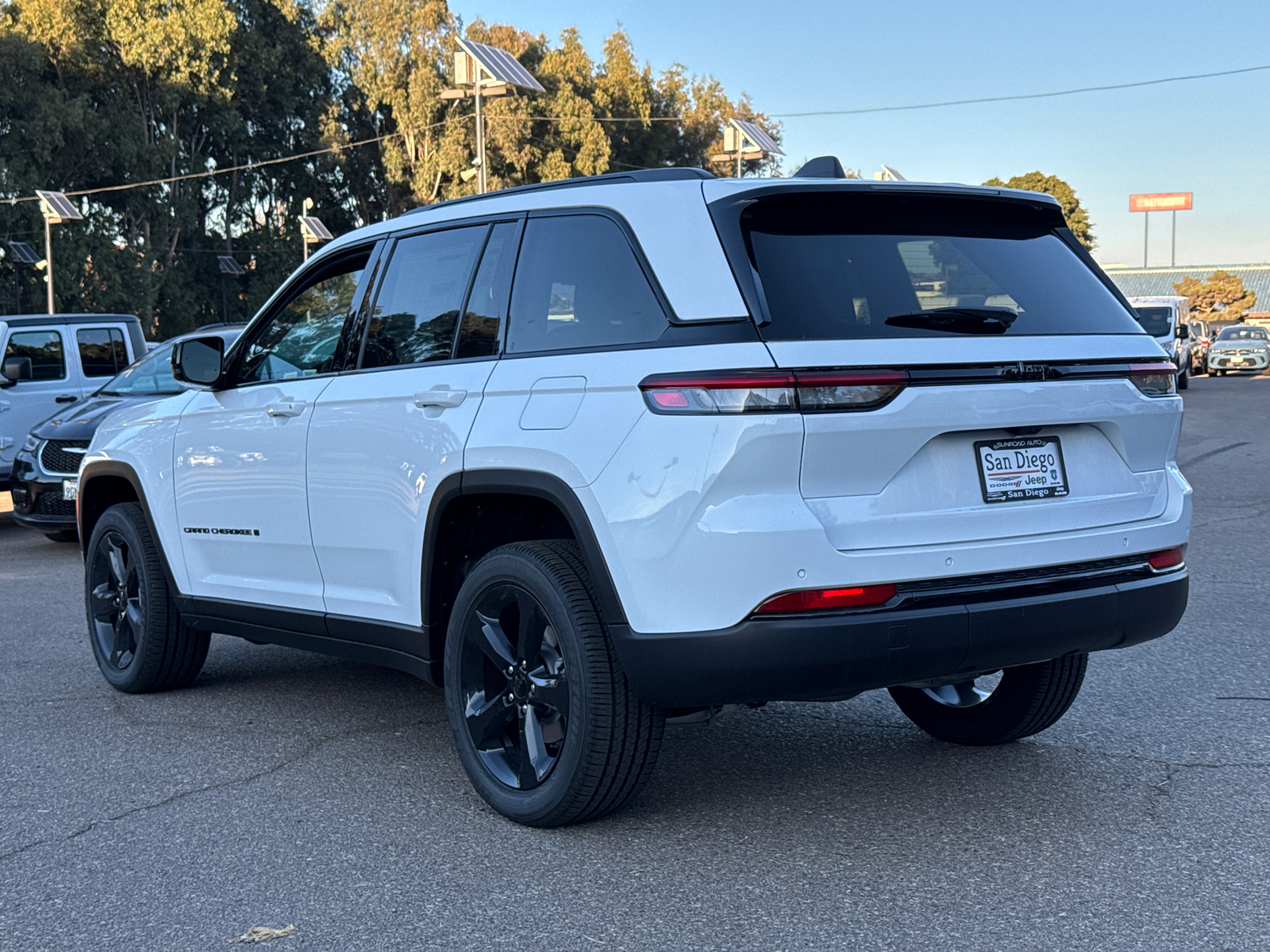 2025 Jeep Grand Cherokee Altitude X 10