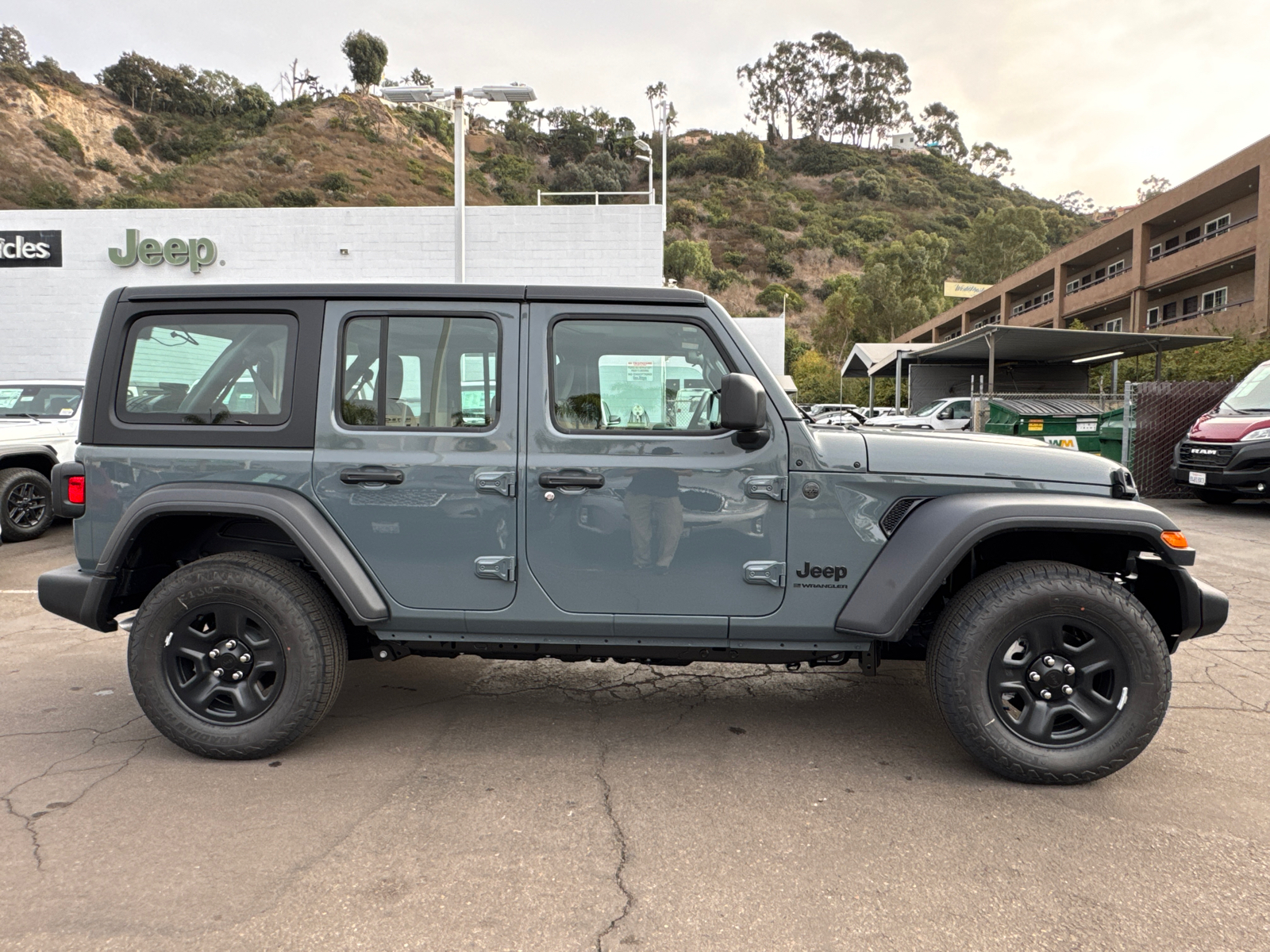 2025 Jeep Wrangler Sport 9