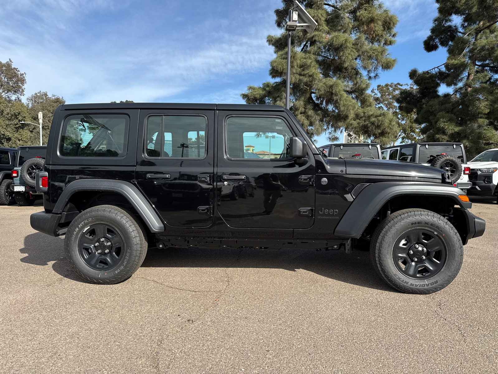 2025 Jeep Wrangler Sport 9