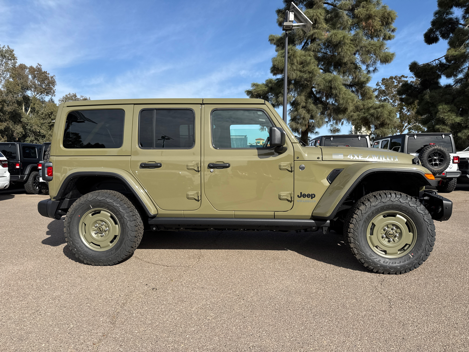 2025 Jeep Wrangler Willys 4xe 9