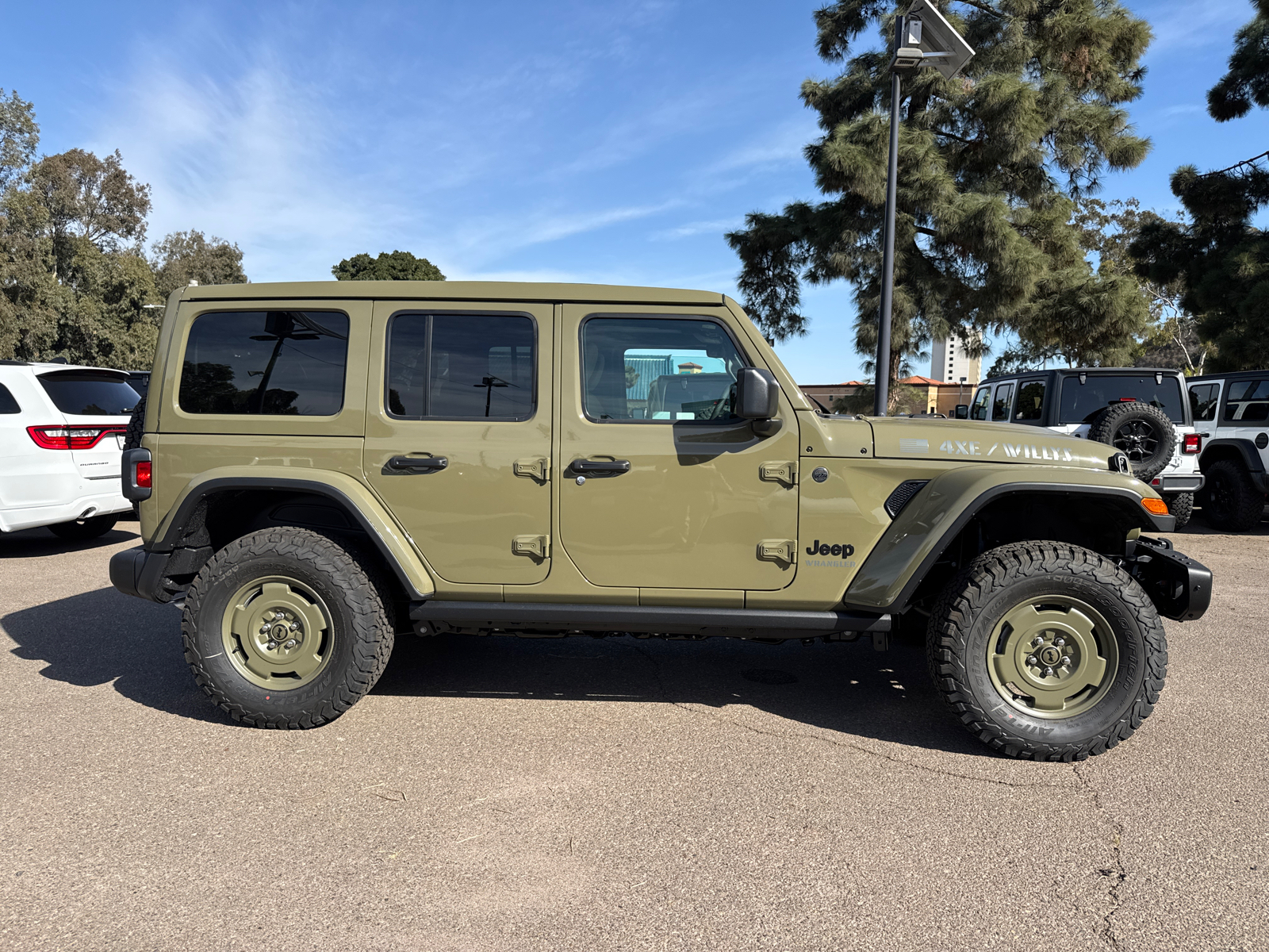 2025 Jeep Wrangler Willys 4xe 10