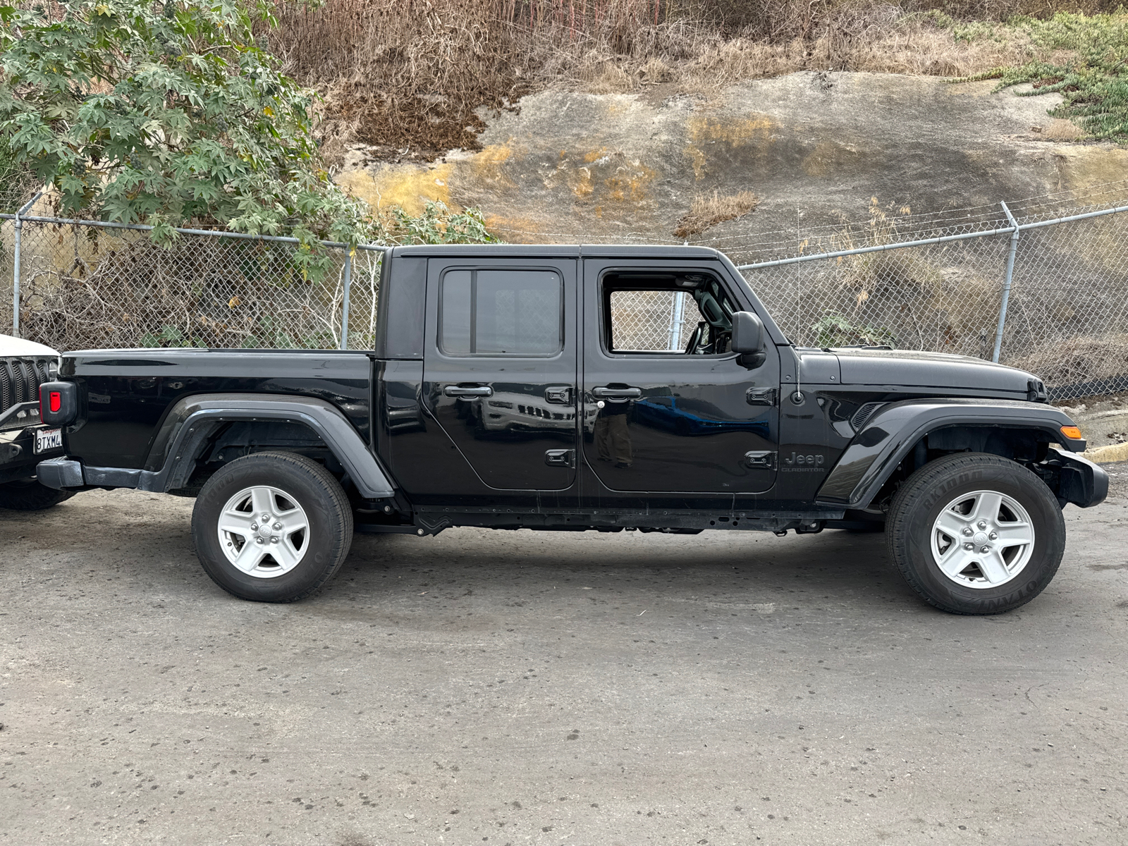 2022 Jeep Gladiator Sport 2