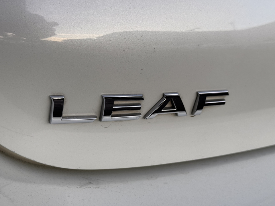 2014 Nissan Leaf SV 11