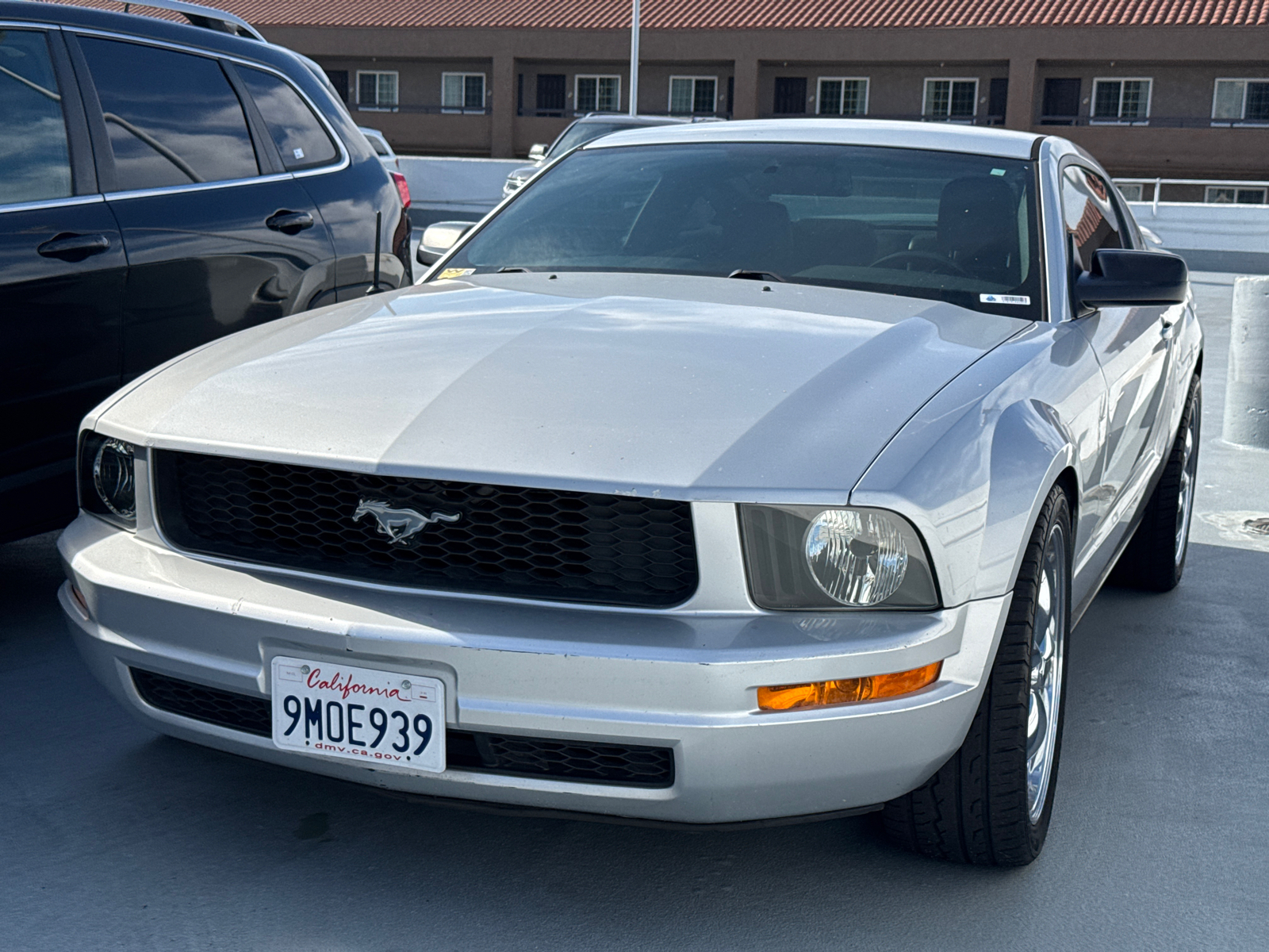 2005 Ford Mustang V6 Premium 2