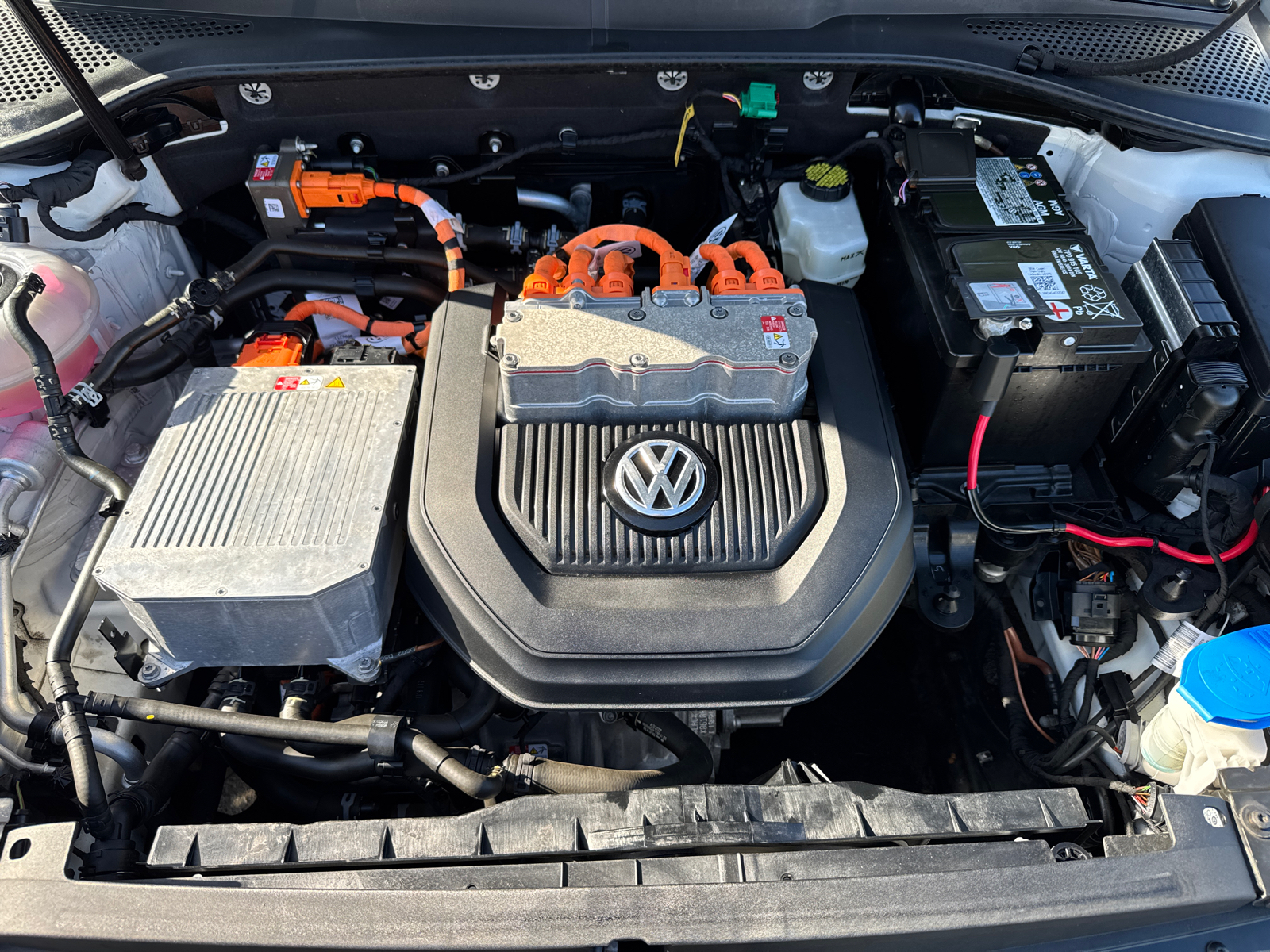 2016 Volkswagen e-Golf SE 13