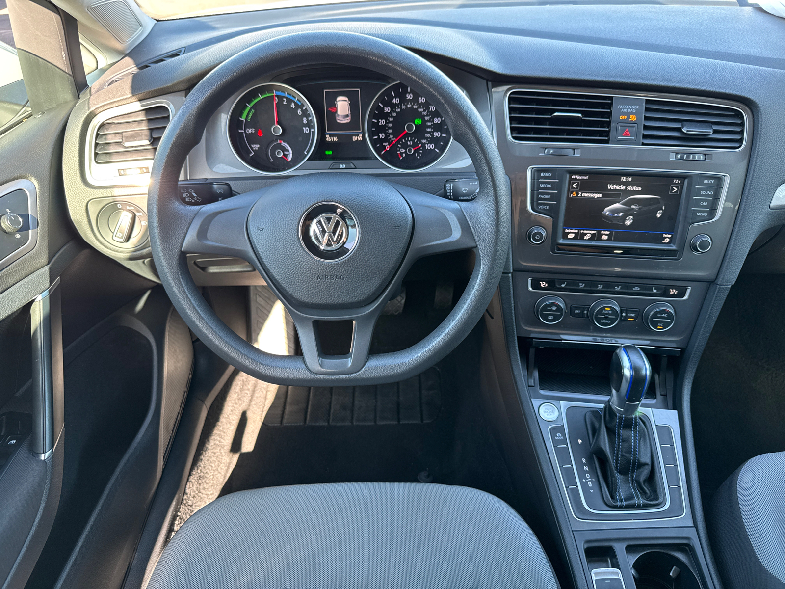 2016 Volkswagen e-Golf SE 21