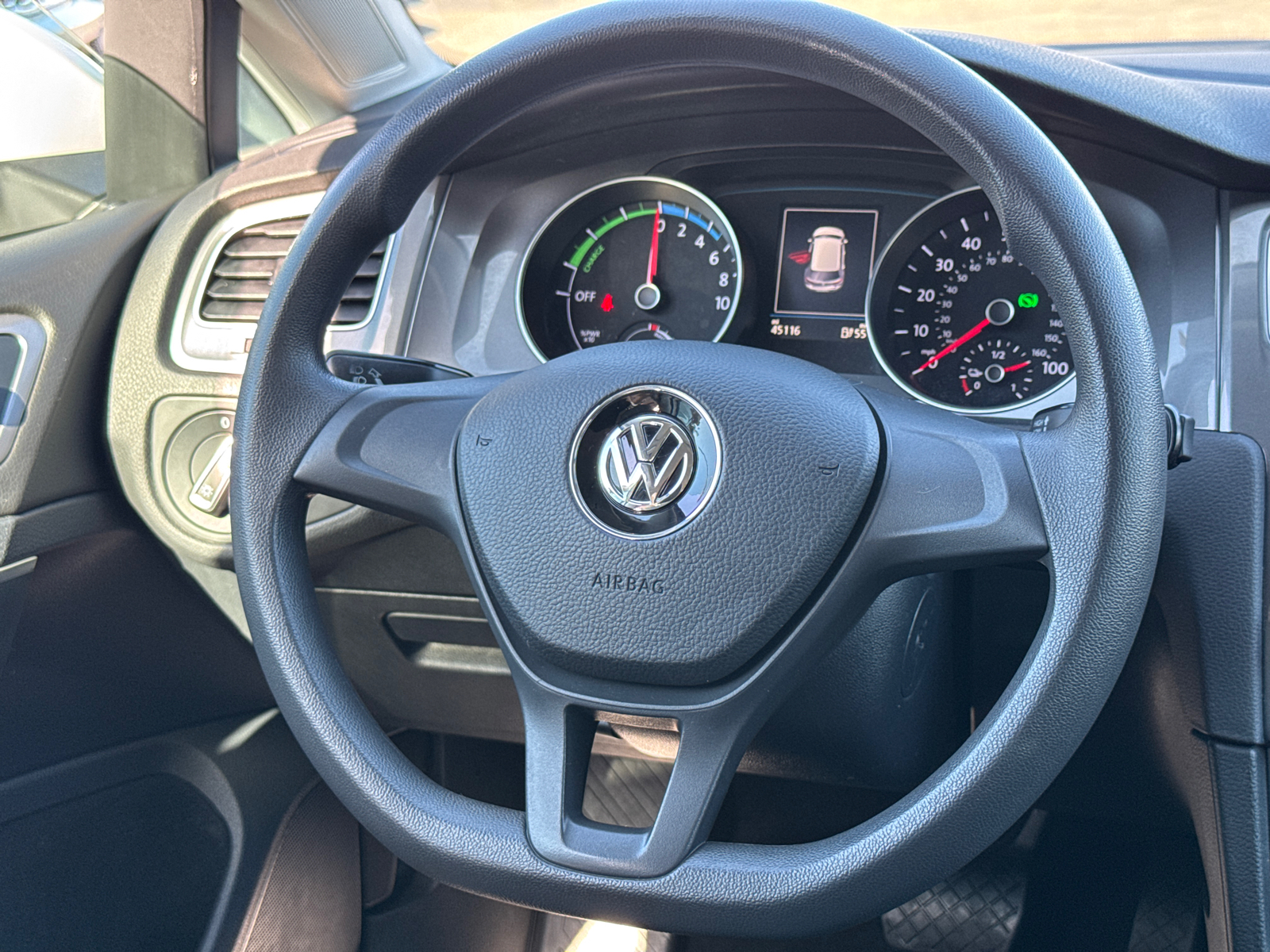 2016 Volkswagen e-Golf SE 23