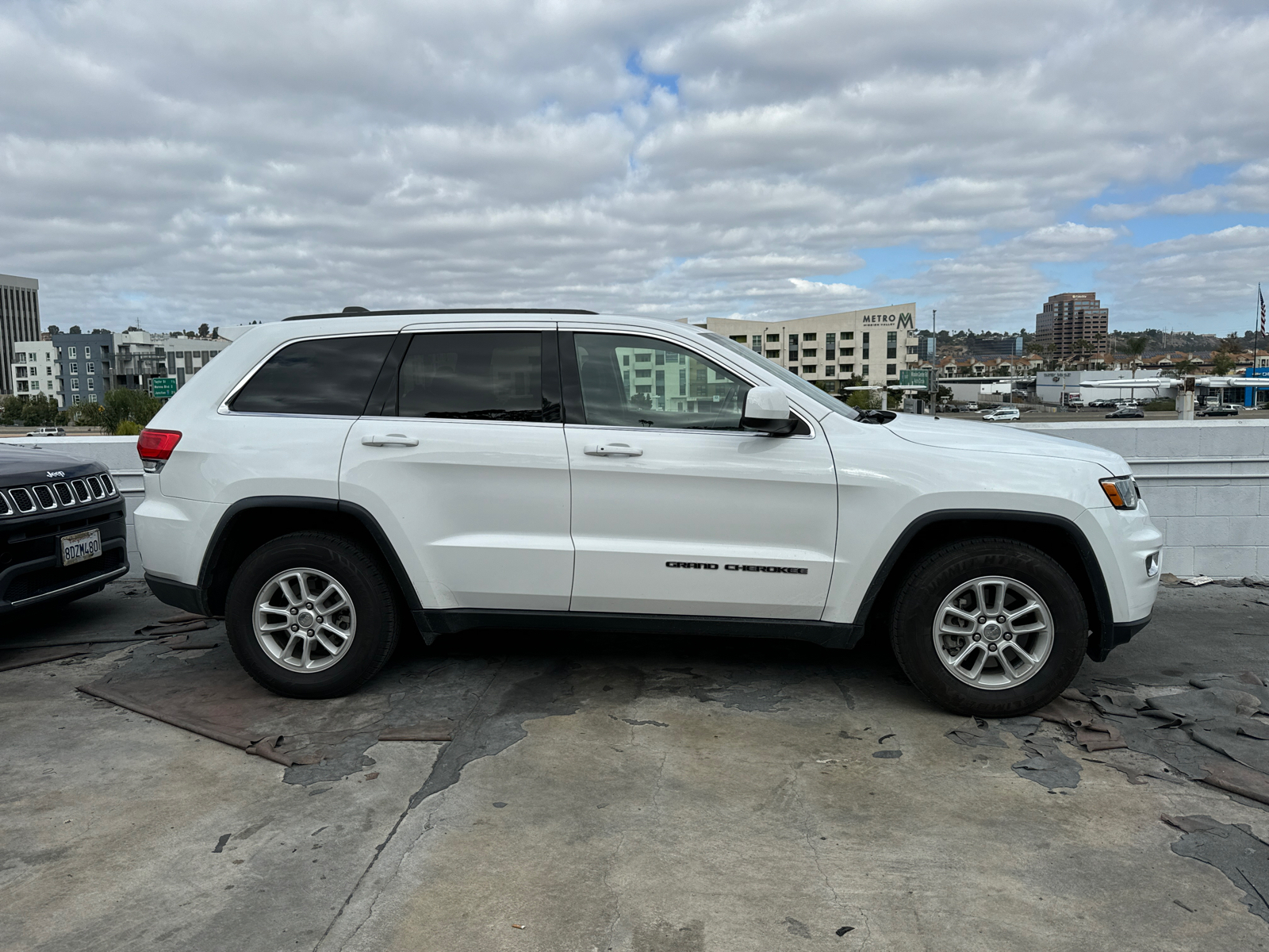 2019 Jeep Grand Cherokee Laredo 2