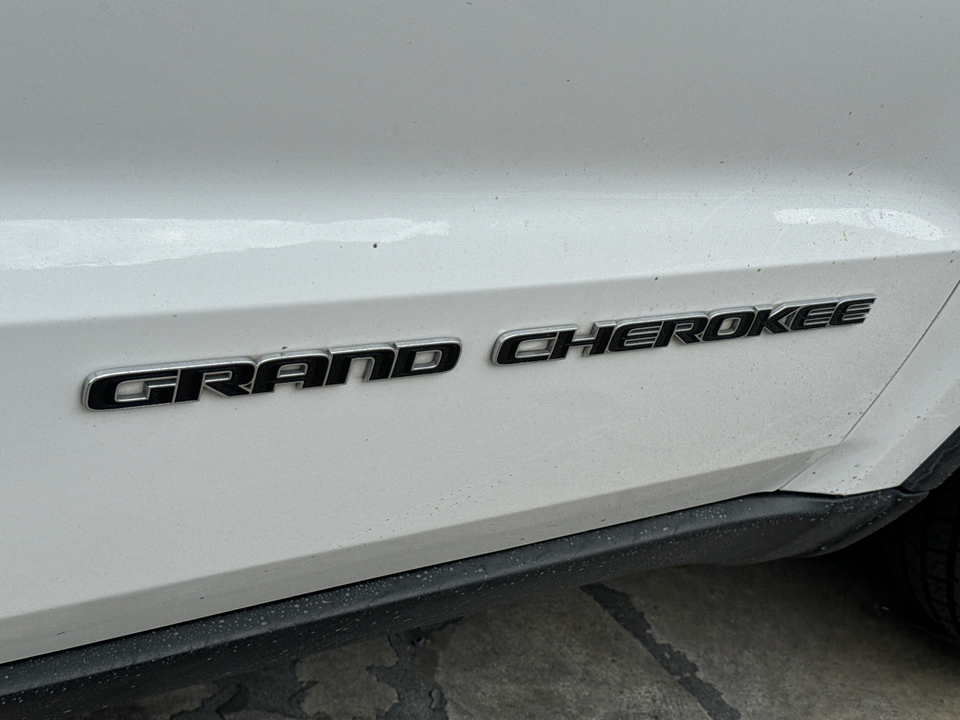 2019 Jeep Grand Cherokee Laredo 13