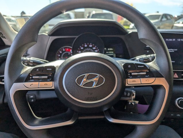 2022 Hyundai Elantra SE 26