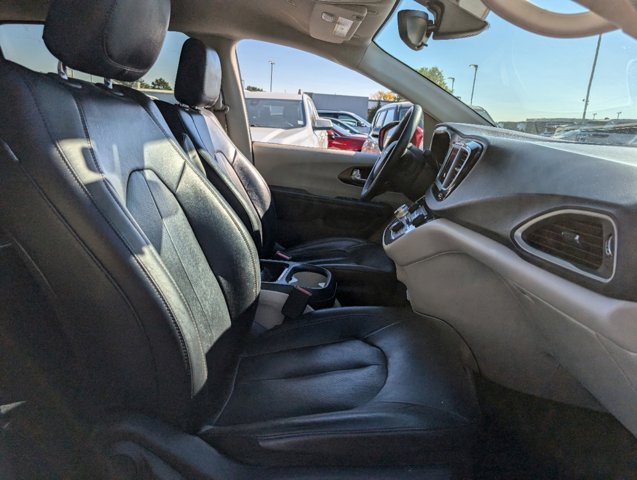 2018 Chrysler Pacifica Touring L 25