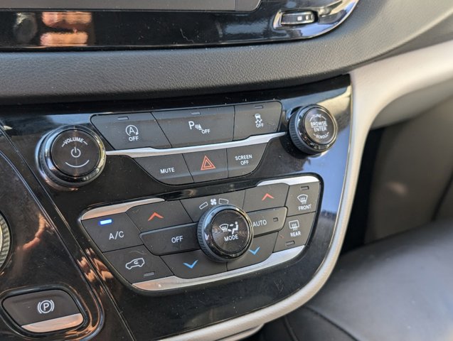 2018 Chrysler Pacifica Touring L 34