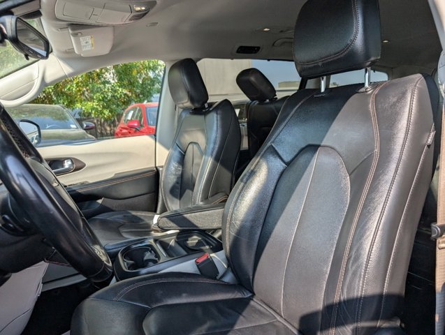 2017 Chrysler Pacifica Touring-L 13