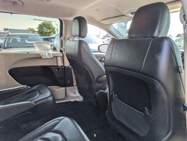 2017 Chrysler Pacifica Touring-L 22