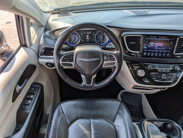 2017 Chrysler Pacifica Touring-L 25