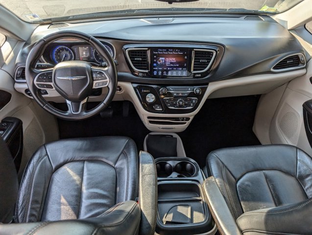 2017 Chrysler Pacifica Touring-L 26