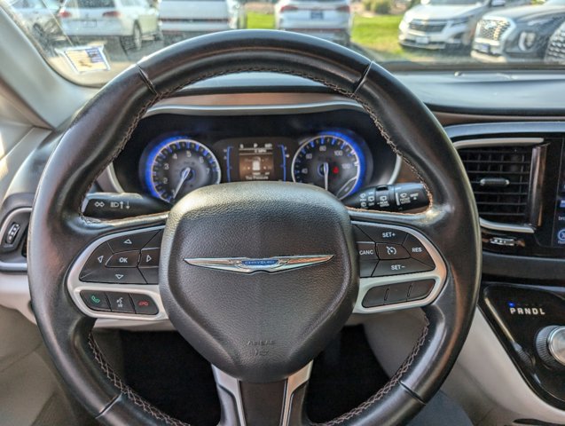 2017 Chrysler Pacifica Touring-L 30