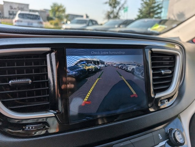 2017 Chrysler Pacifica Touring-L 32