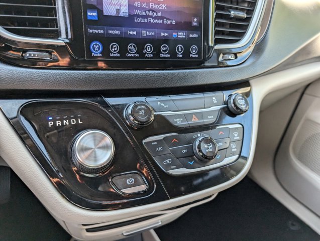 2017 Chrysler Pacifica Touring-L 33