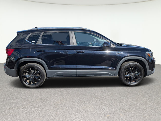 2023 Volkswagen Taos SE 4