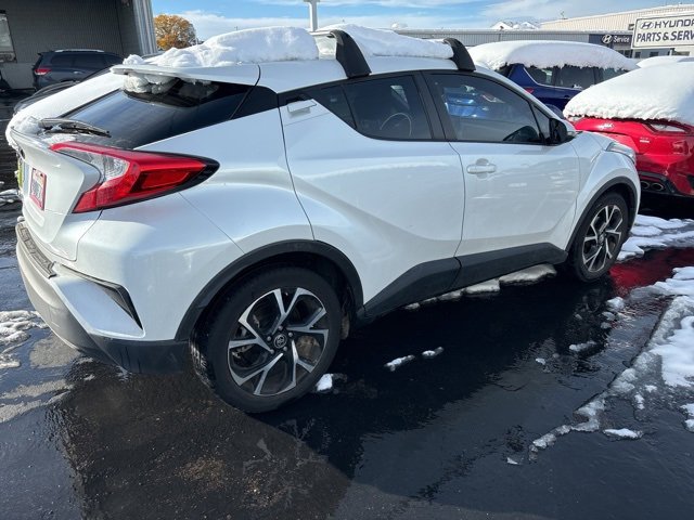 2022 Toyota C-HR XLE 2