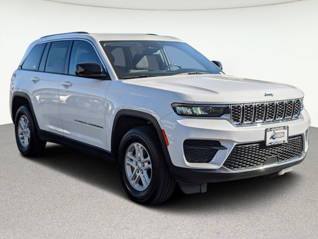 2023 Jeep Grand Cherokee Laredo 3