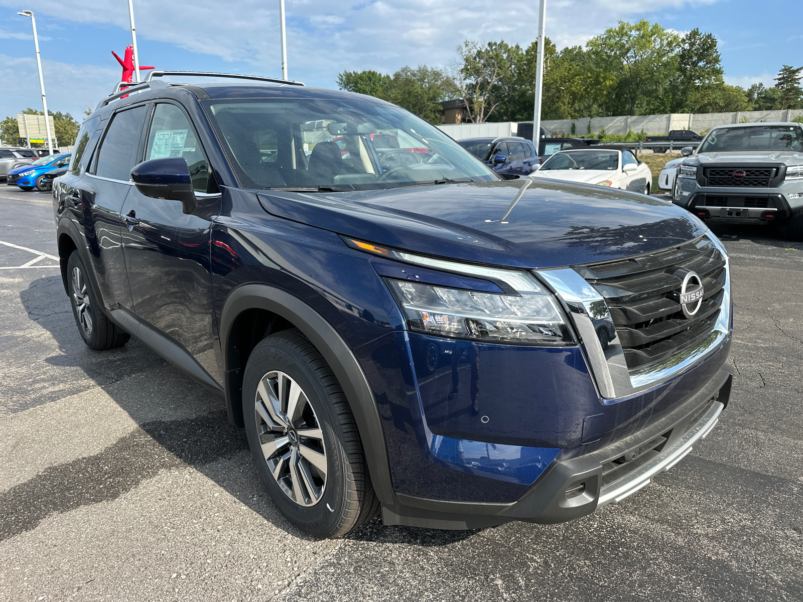 2024 Nissan Pathfinder SL 4