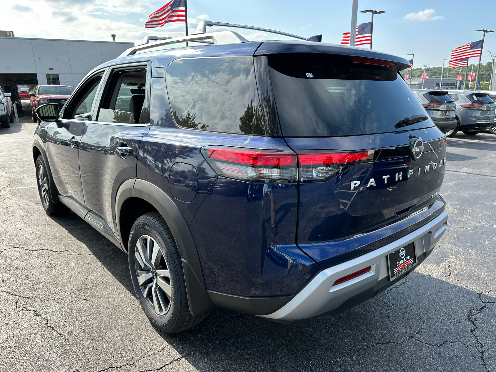 2024 Nissan Pathfinder SL 8